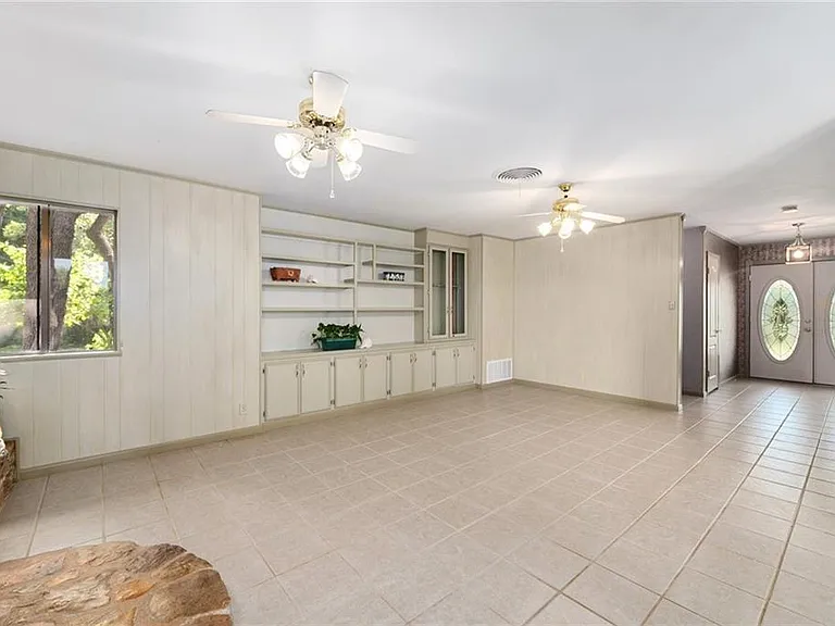 610 Lancelot Way — Photo 14
