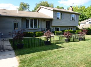 2800 Island Point Dr, Metamora, MI 48455