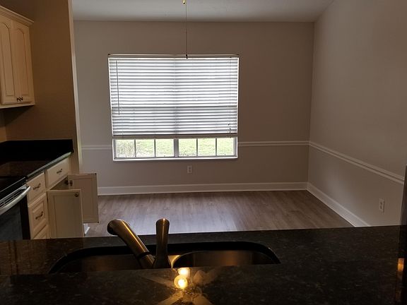 5th image of 466 SW Namoit Pl