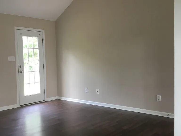 712 Keyes Dr — Photo 6