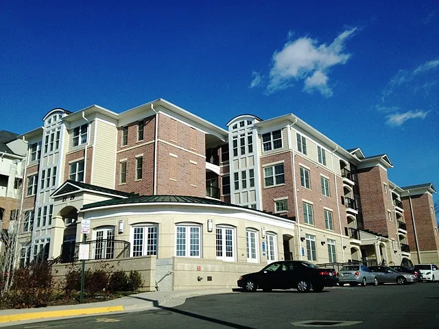 Dunn Loring Metro Apartments — Photo 1