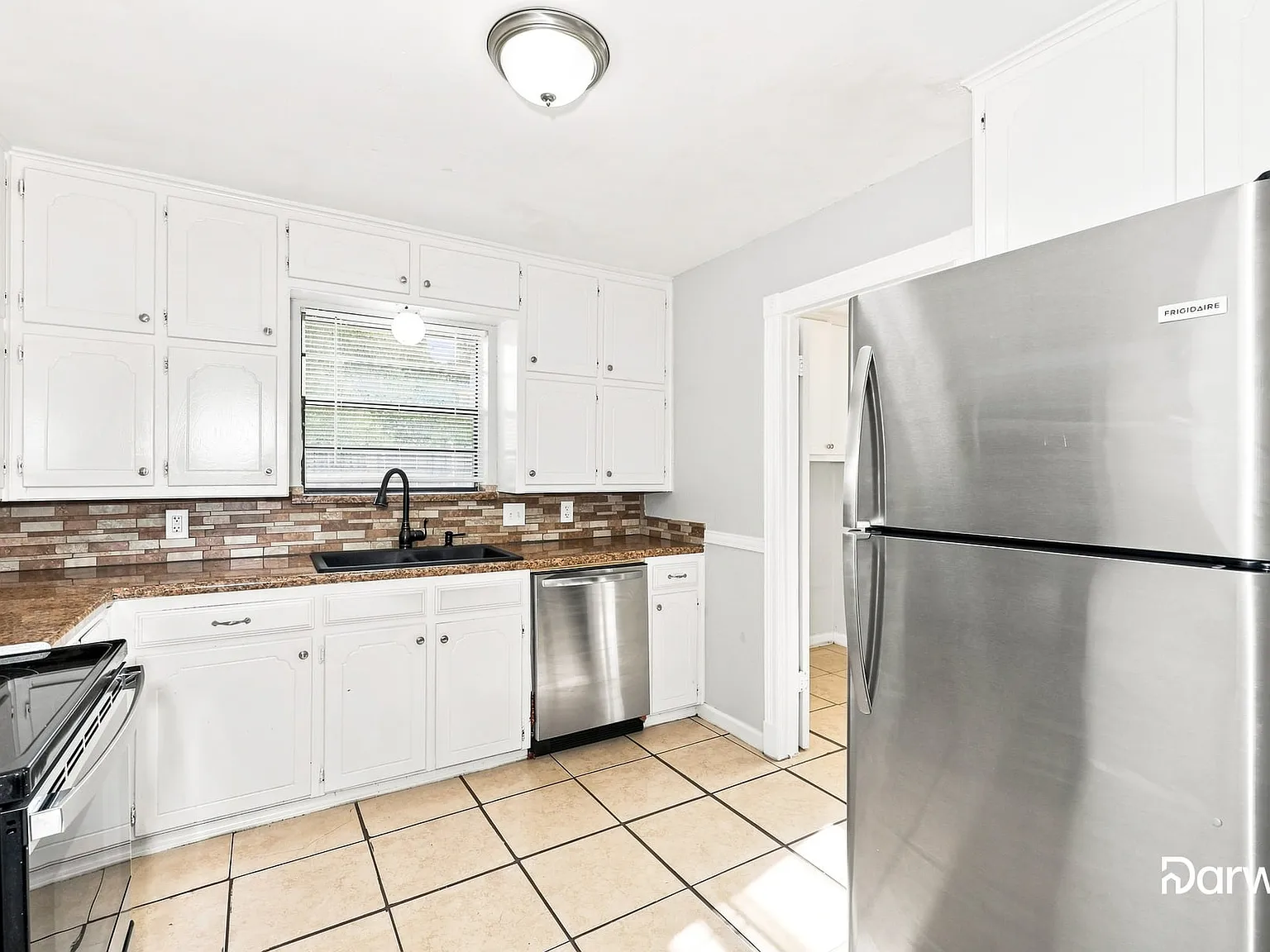 3 bed, 2.0 bath, 1720 sqft, $2,295 — Photo 3