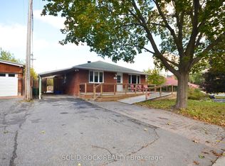 1441 Edgecliffe Ave #B, Ottawa, ON K1Z 8G2