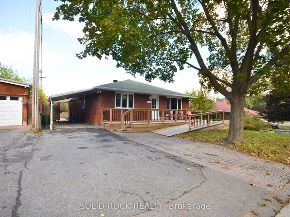 1441 Edgecliffe Ave #B, Ottawa, ON K1Z 8G2