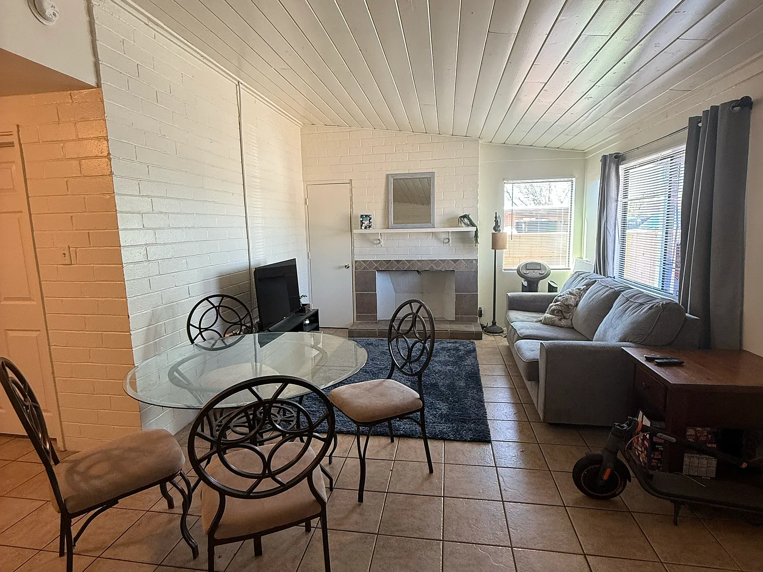 516 E Waverly St — Photo 4