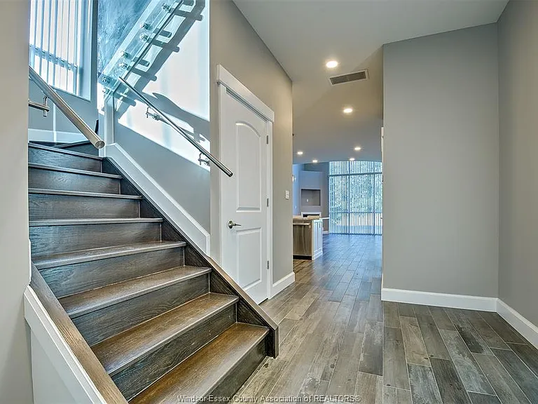 1225 Riverside Dr E #101 — Photo 5