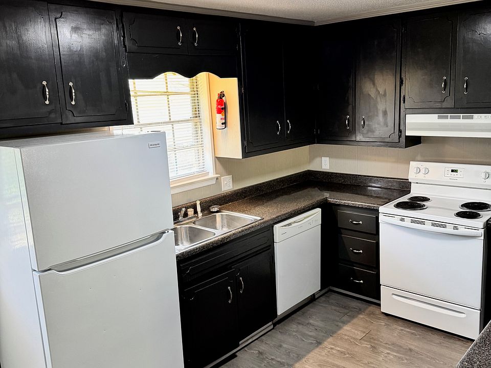 1st image of 2304 3rd St APT 3