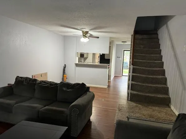 629 Carriagehouse Ln, Garland, TX