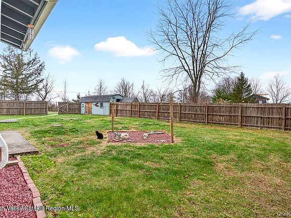 4th image of 448 Sand Hill Road