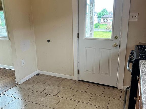 3rd image of 102 Myrtle Ave