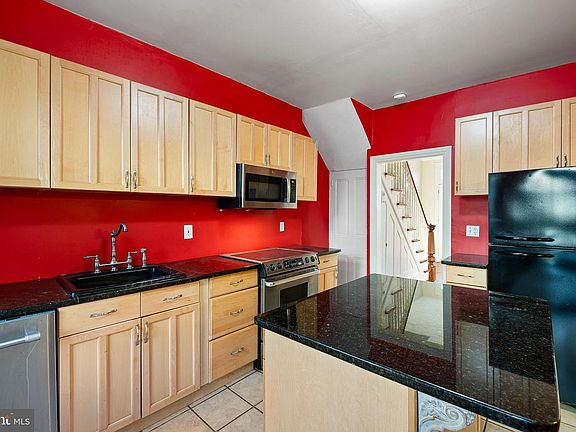 5th image of 1005 Trenton Pl