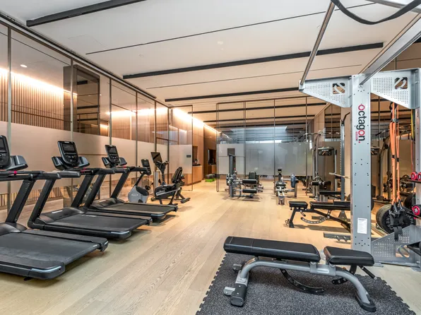 500 West 45th Street image 9 of 13