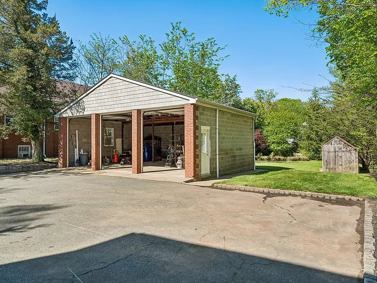 186 W Northfield Rd — Photo 35