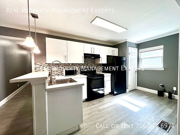 3rd image of 2501 Eastway Dr