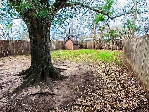 3rd image of 215 Yale Cir