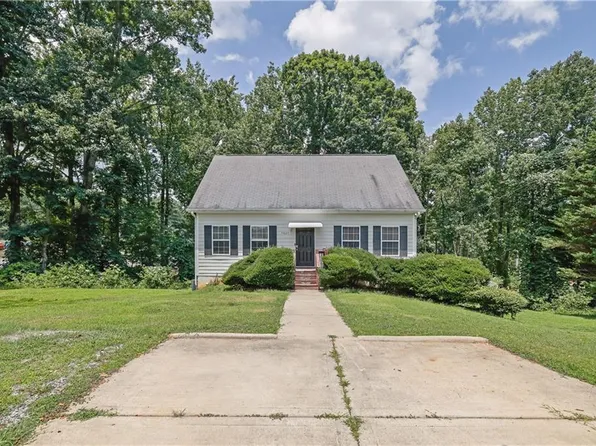 5465 Mashburn Dr, Cumming, GA 30041
