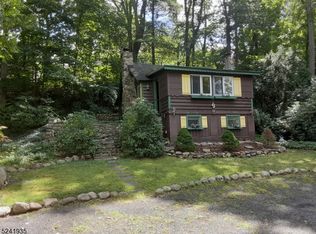 86 Wildwood Rd, Oak Ridge, NJ 07438