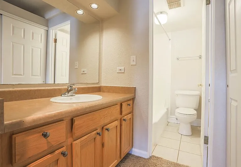 50 N Clarkson St #302 — Photo 13
