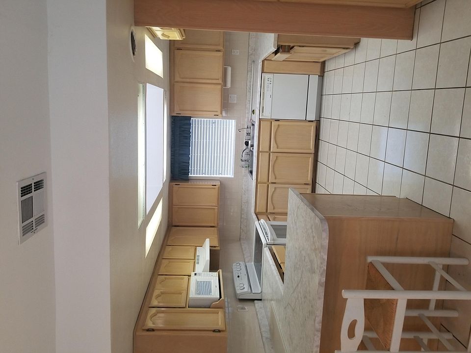 1st image of 2526 Ceylon Dr