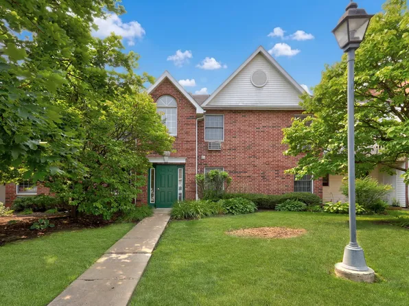 541 Leah Ln APT 2C, Woodstock, IL 60098