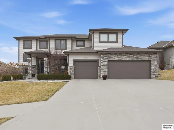 917 S 185th St, Elkhorn, NE 68022