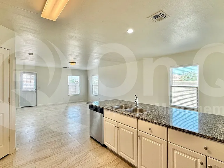 1081 W Palo Verde Ave — Photo 5