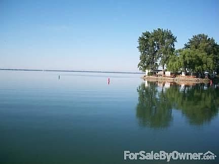 Waterfront on Sandusky Bay : What a beautiful view of Sandusky Bay from your Bayfront yard.