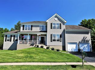 32 Village Rd, Kendall Park, NJ 08824