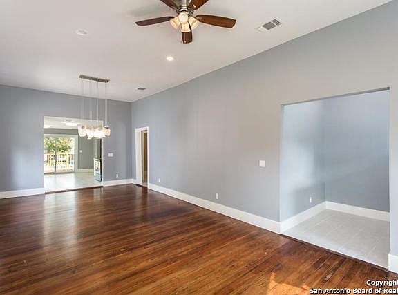 2nd image of 1033 Dawson St