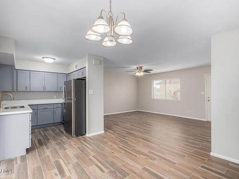 2612 E Lemon St — Photo 2