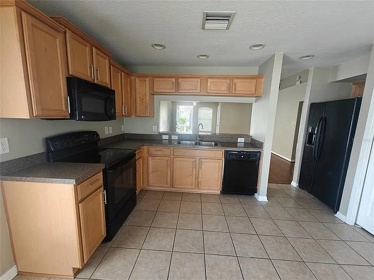 8225 Summer Wood Ln — Photo 2