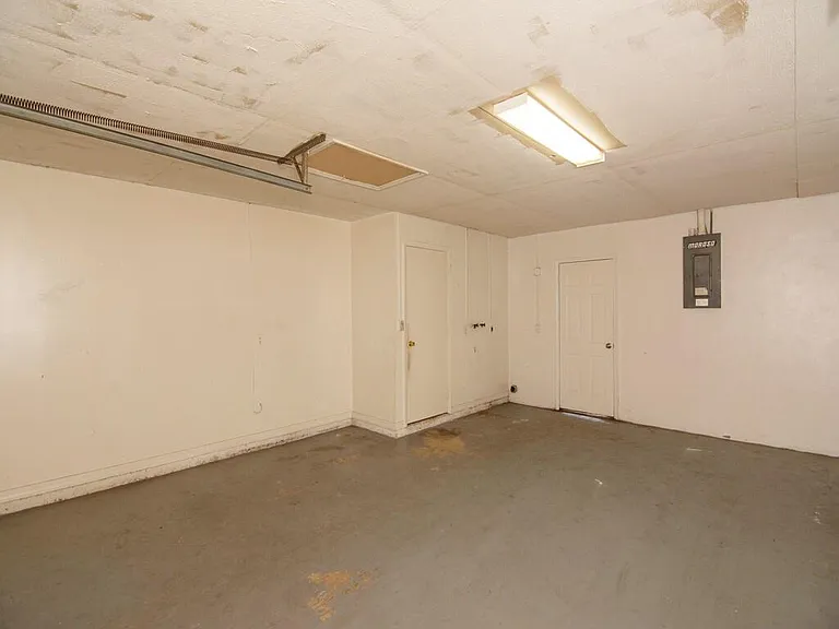1190 SE Puritan Ln — Photo 27