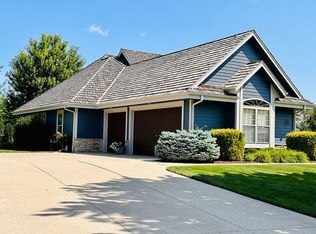 W170N7655 Patrician Pkwy, Menomonee Falls, WI 53051