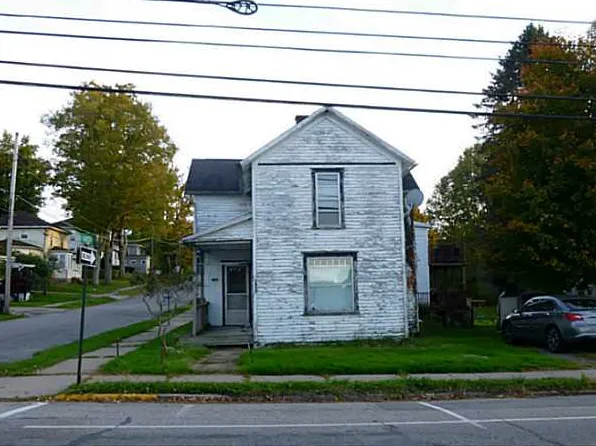 134 E Erie St, Linesville, PA 16424