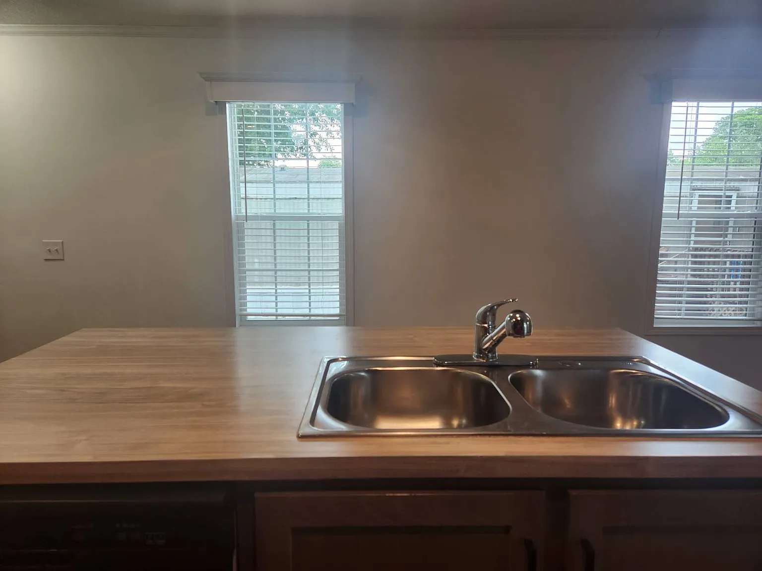 3 bed, 2.0 bath, 1000 sqft, $1,200 — Photo 4