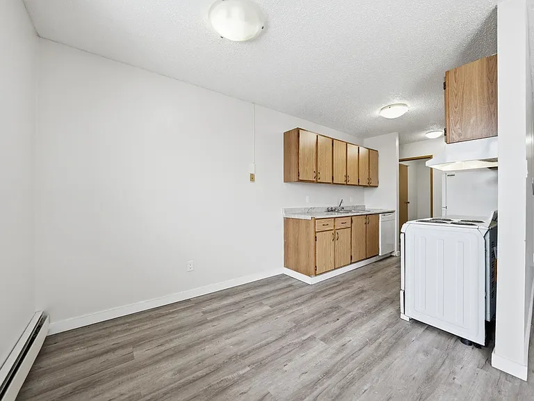 843 15th Ave E — Photo 8