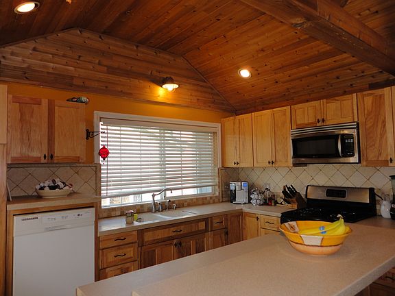 Tile counter & backsplash