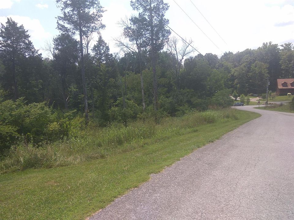 2nd image of 204 Mooreland Ct