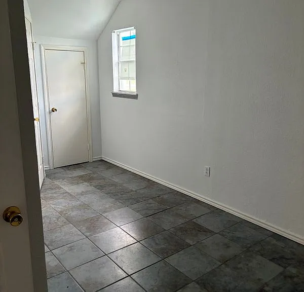 406 N Denny St #B — Photo 12