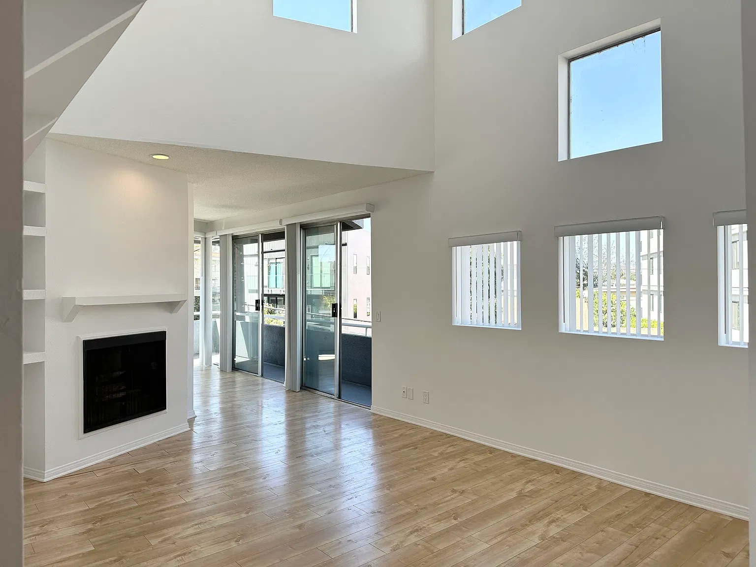 2 bed, 950 sqft, $3,695 — Photo 1
