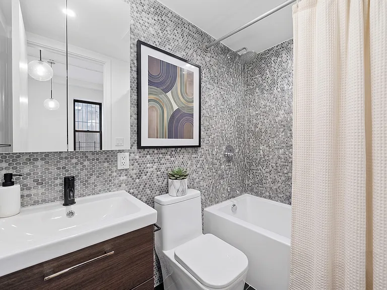 584 Myrtle Ave #1B — Photo 4