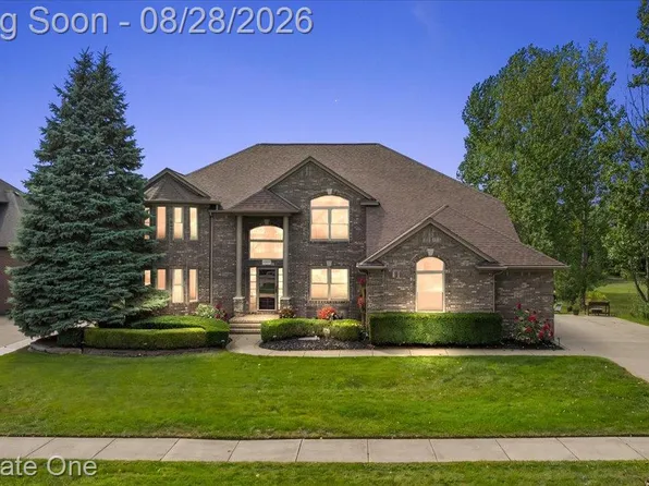 53883 Viar Dr, Shelby Township, MI 48315