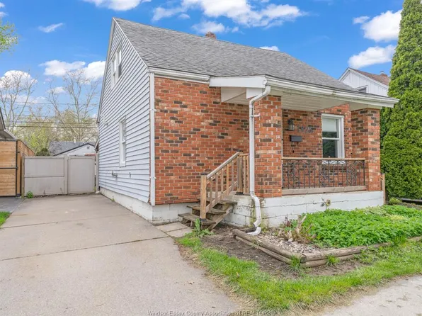 1825 Tourangeau Rd, Windsor, ON N8W 4N2