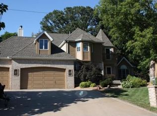 675 Schifsky Rd, Shoreview, MN 55126