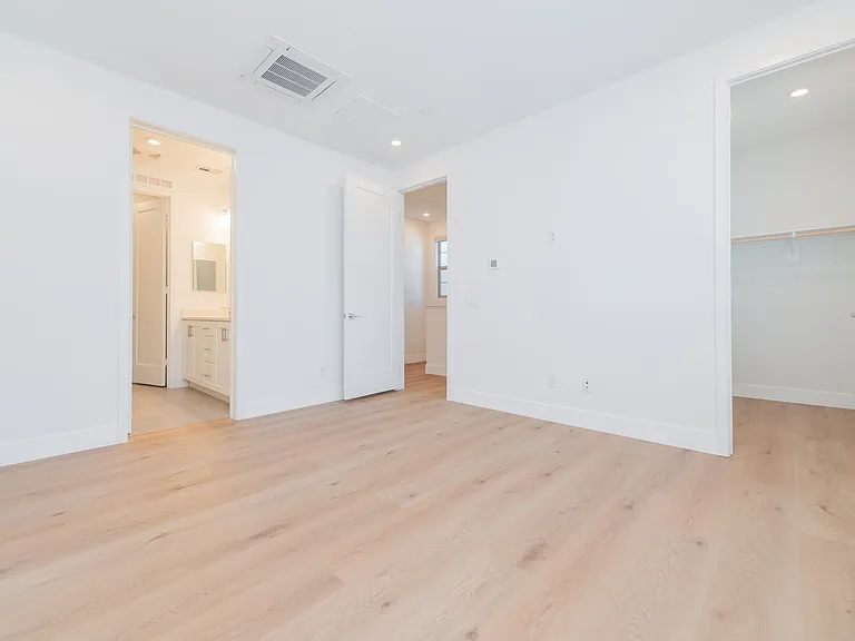 224 Abacus — Photo 18