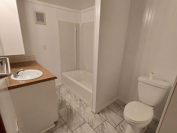 2nd image of 420 Pearl St
