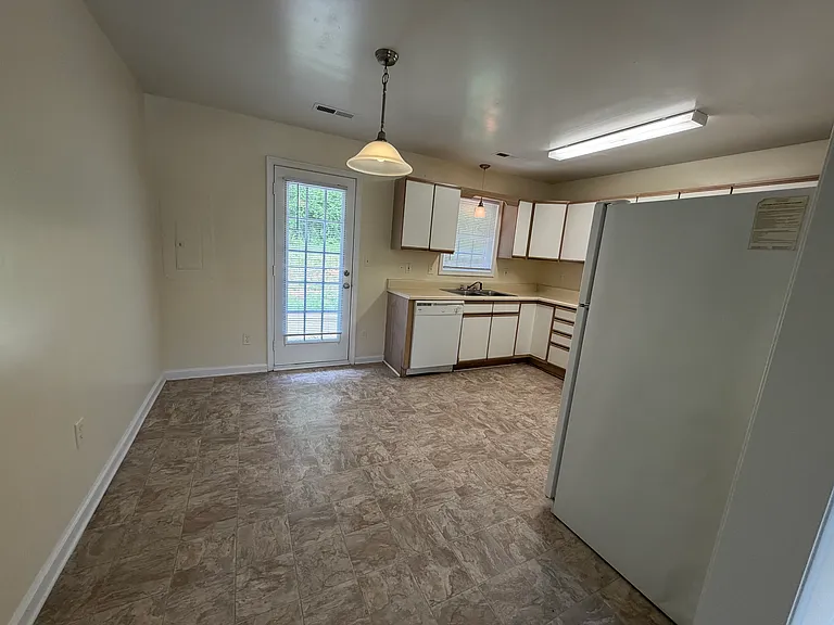 115 McConville Rd #B — Photo 4
