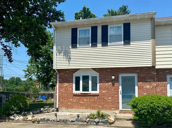 32 David Pl, Newark, DE 19702