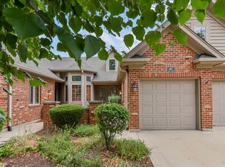1205 Oakleaf Ct, Aurora, IL 60506