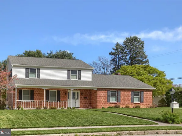 313 Barberry Dr, Hanover, PA 17331